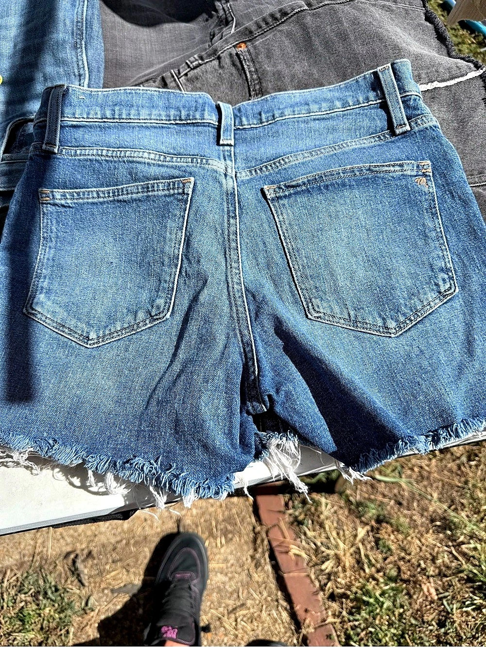 Madewell High-Rise Denim Shorts: Button-Front Edition Blue Waist 26 - Picture 2 of 4